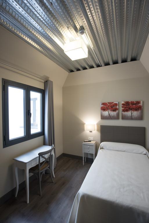 Hostal Emeritae Merida Room photo